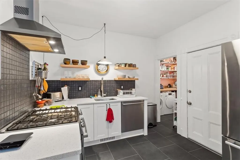 206 Rochambeau Avenue Providence RI 02906