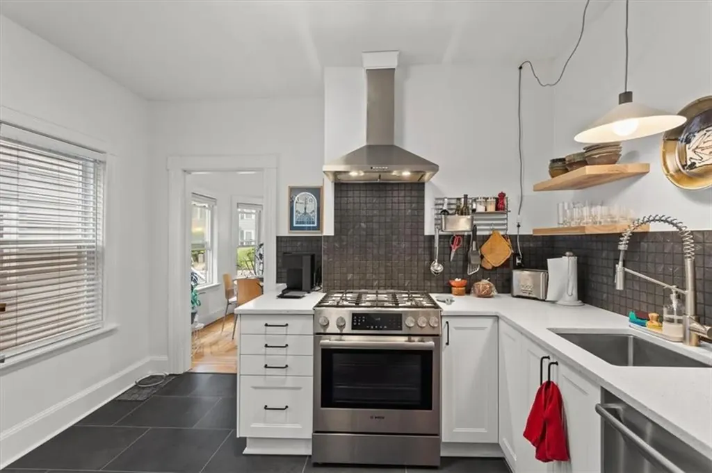 206 Rochambeau Avenue Providence RI 02906