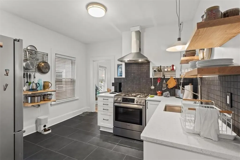 206 Rochambeau Avenue Providence RI 02906