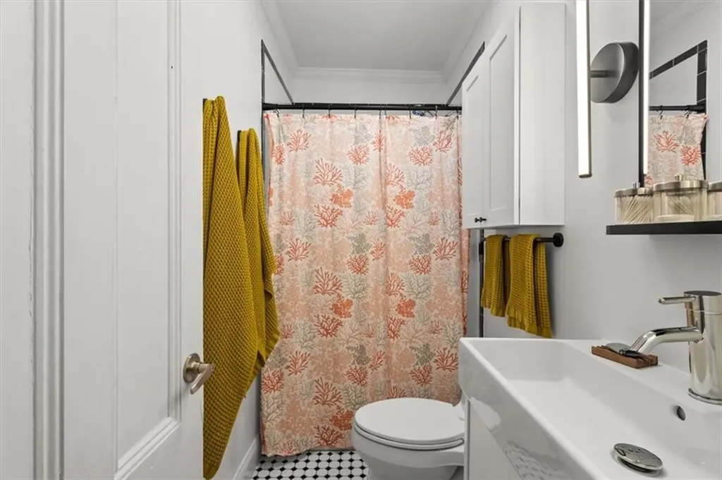 206 Rochambeau Avenue Providence RI 02906