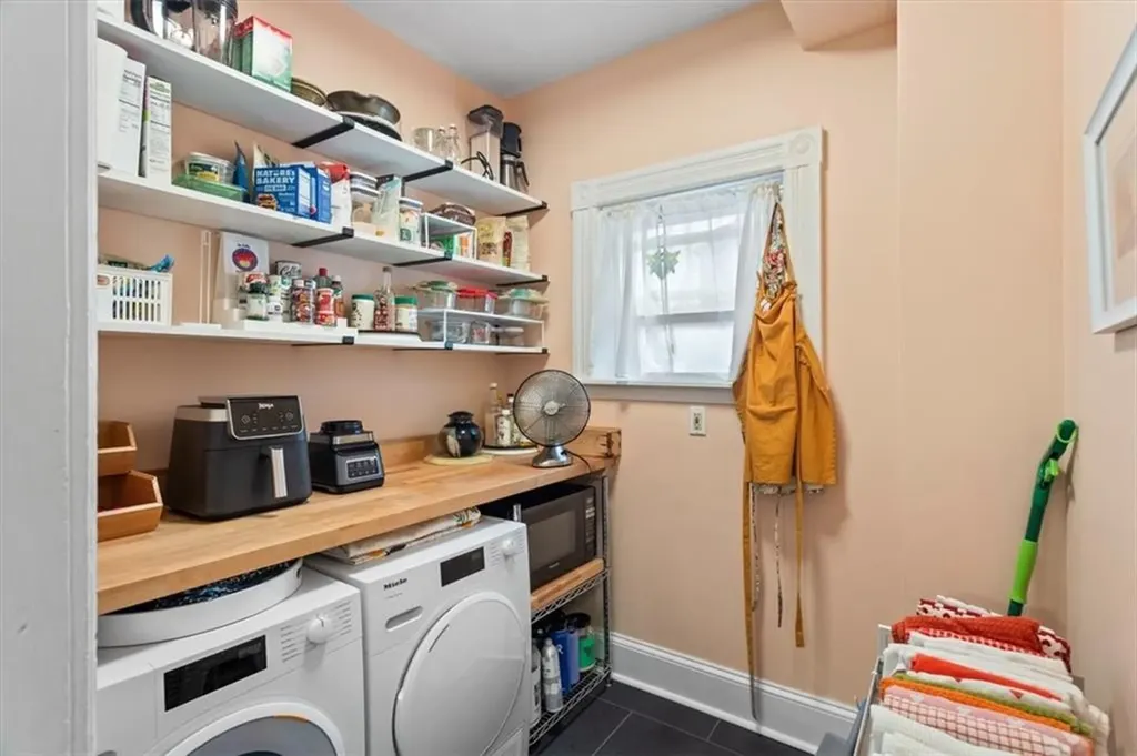 206 Rochambeau Avenue Providence RI 02906