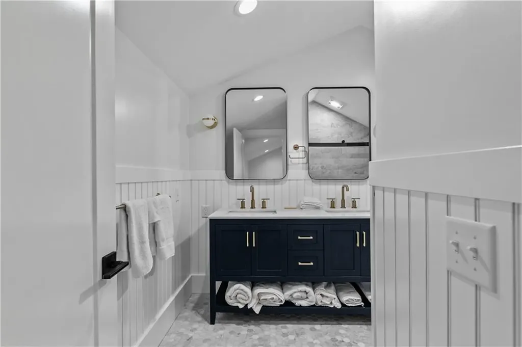 561 Bristol Ferry Road Portsmouth RI 02871