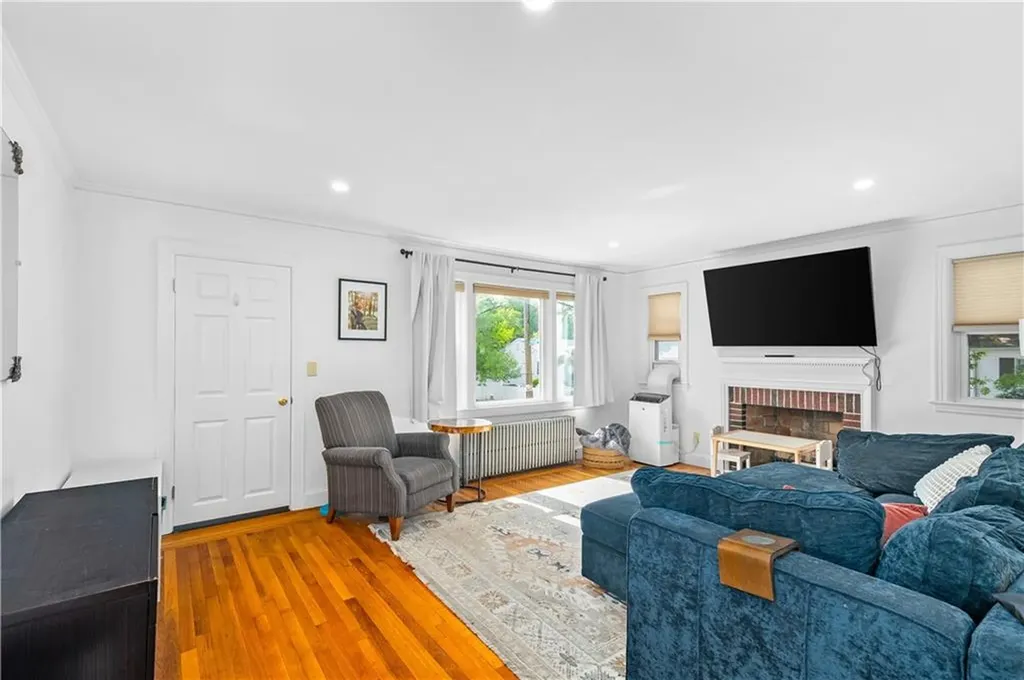 393 Sharon Street Providence RI 02908