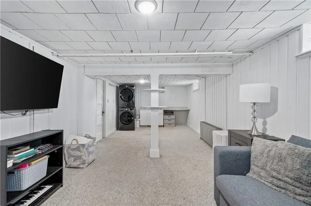 393 Sharon Street Providence RI 02908
