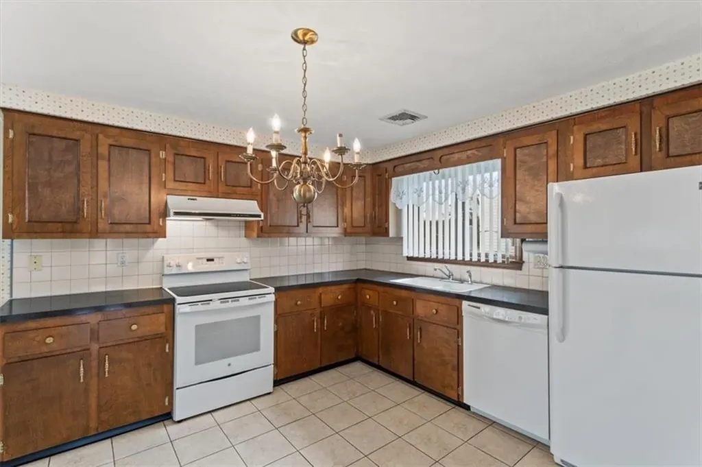 30 Dover Avenue East Providence RI 02914