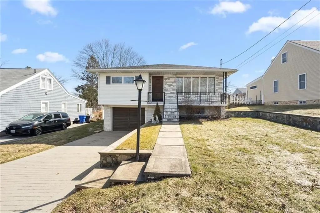 30 Dover Avenue East Providence RI 02914