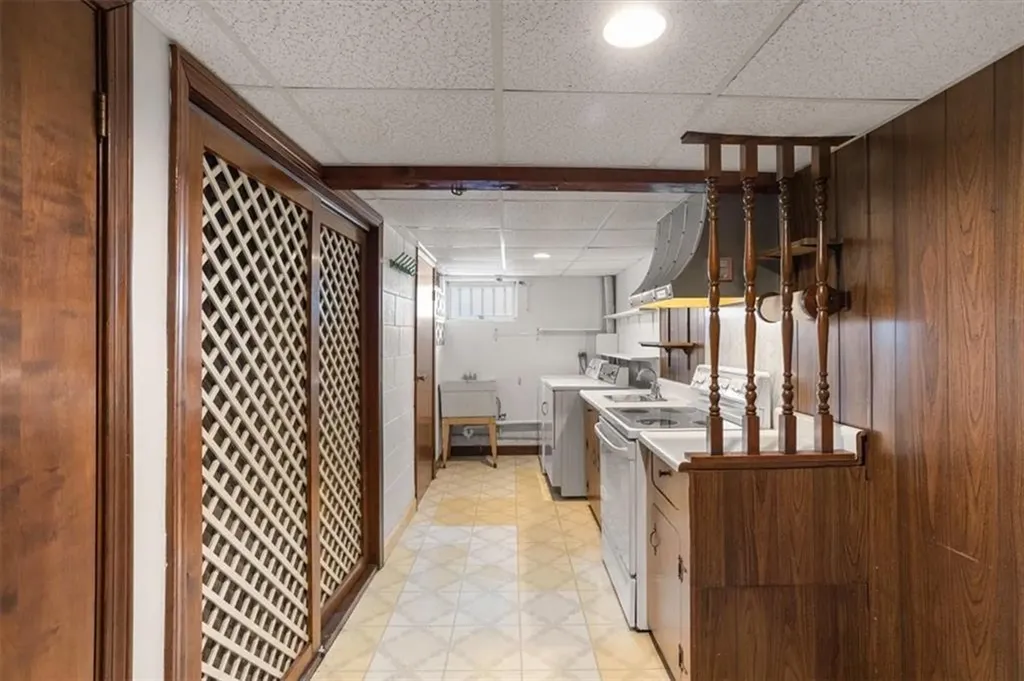 30 Dover Avenue East Providence RI 02914