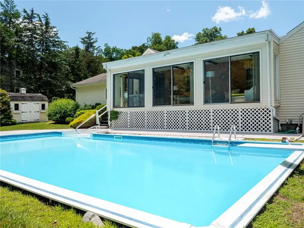 9 Apache Lane Cumberland RI 02864
