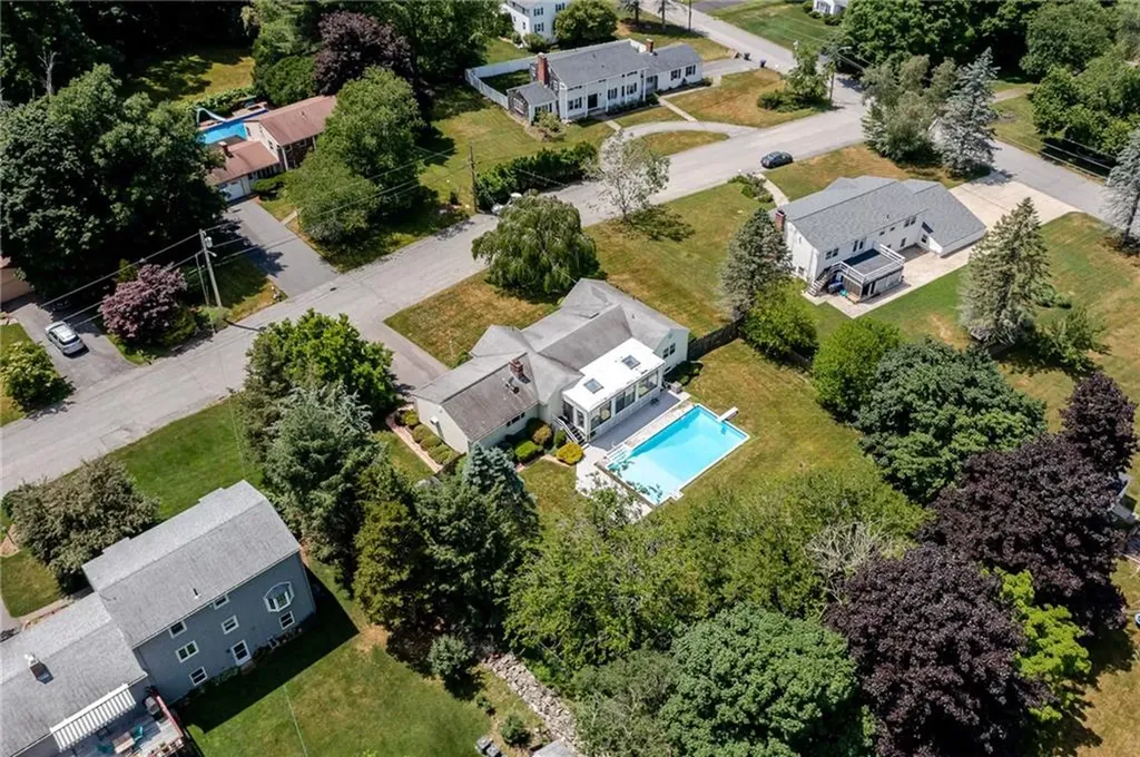 9 Apache Lane Cumberland RI 02864