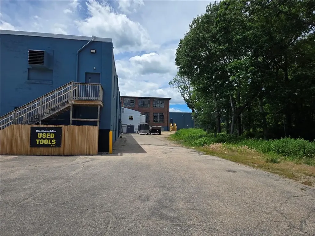 1425 Kingstown Road South Kingstown RI 02879