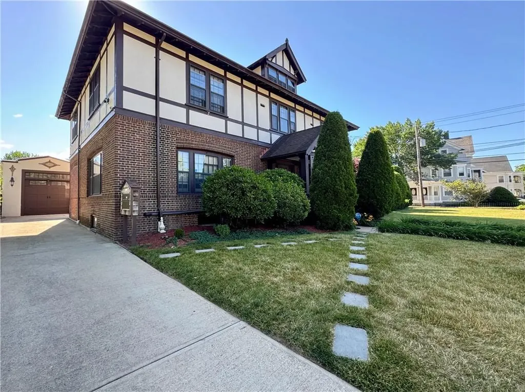 24 Walnut Street Pawtucket RI 02860