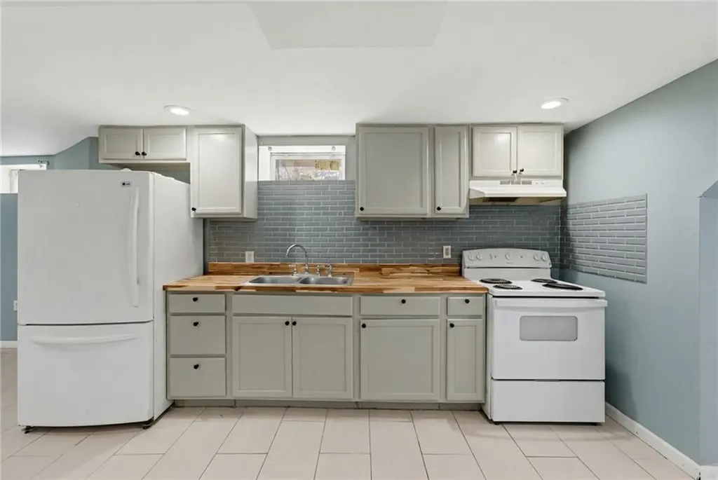 61 Moore Street Providence RI 02907