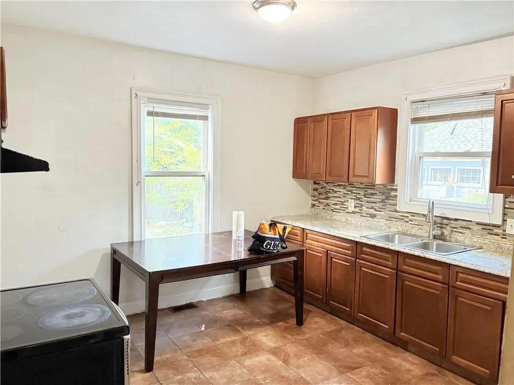 61 Moore Street Providence RI 02907