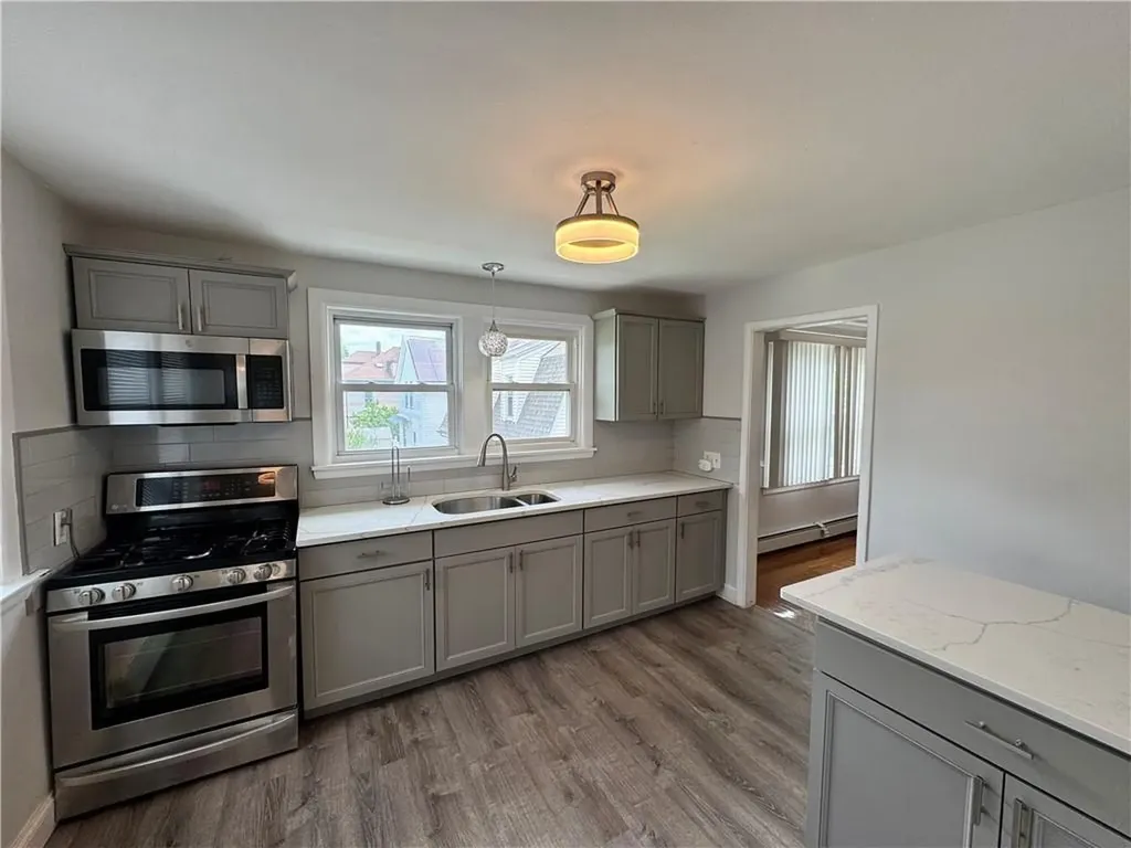 101 103 Rutherglen Avenue Providence RI 02907