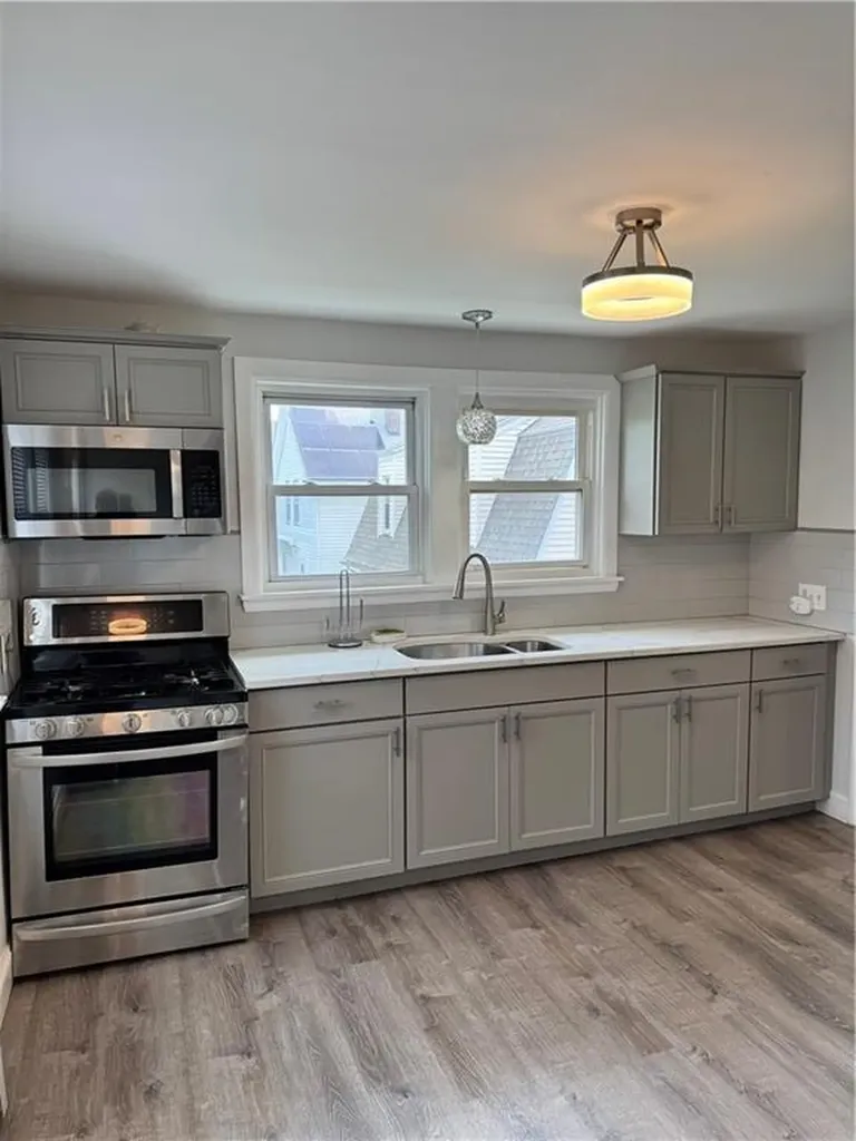 101 103 Rutherglen Avenue Providence RI 02907