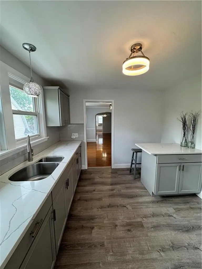 101 103 Rutherglen Avenue Providence RI 02907