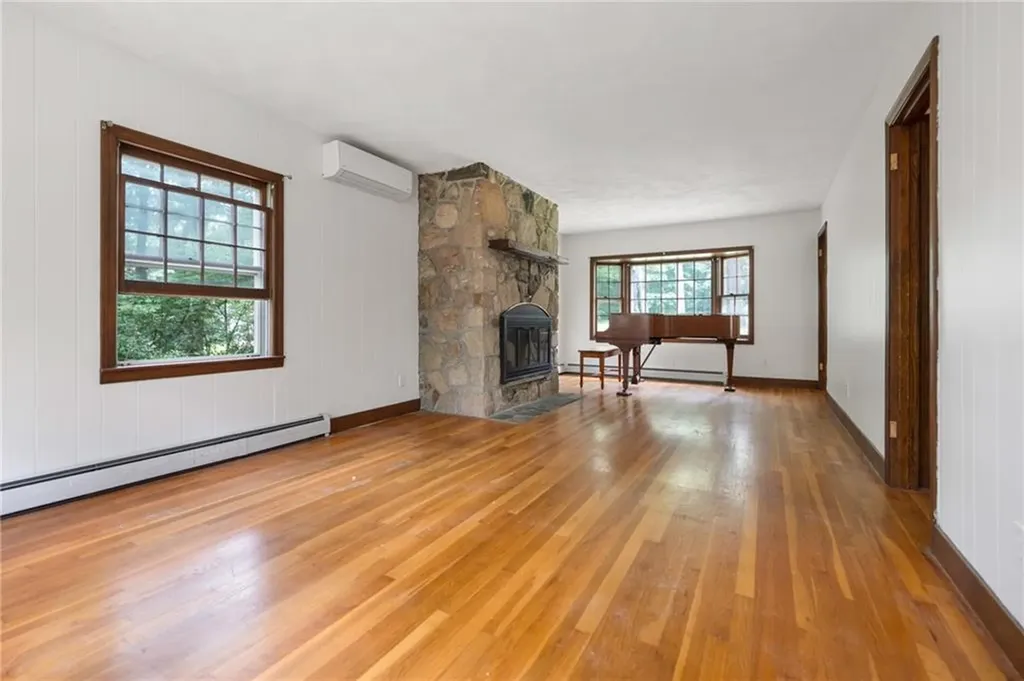 15 Williams Road Smithfield RI 02917