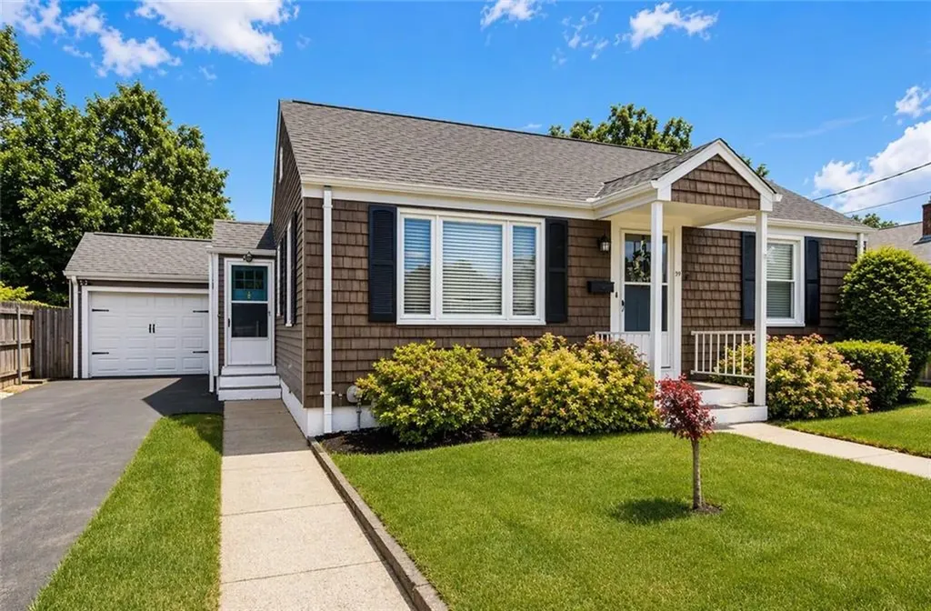 39 Gloria Street Pawtucket RI 02861