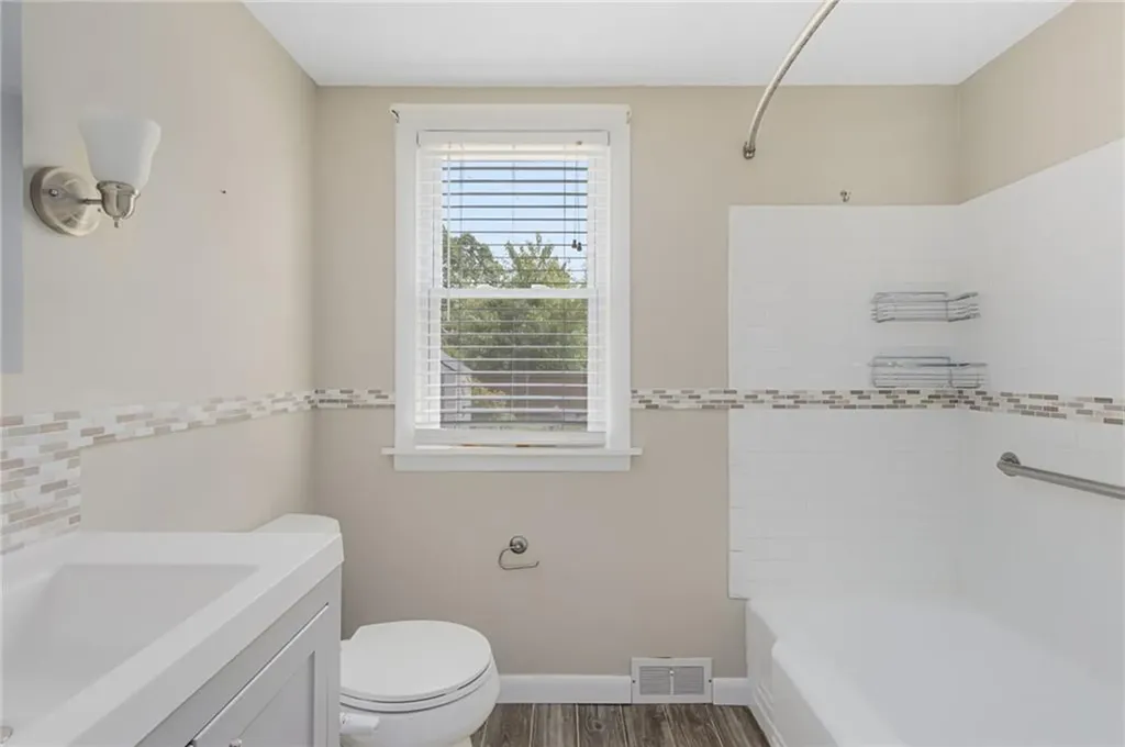 39 Gloria Street Pawtucket RI 02861