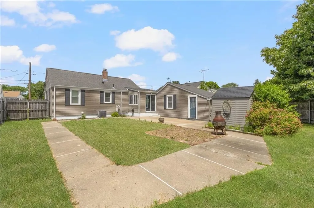 39 Gloria Street Pawtucket RI 02861
