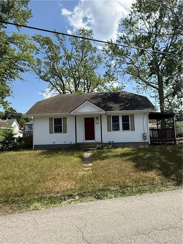 63 Shore Road East Providence RI 02915