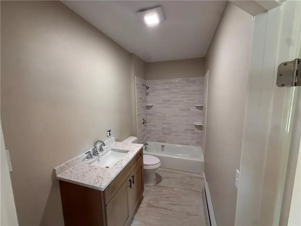 63 Shore Road East Providence RI 02915