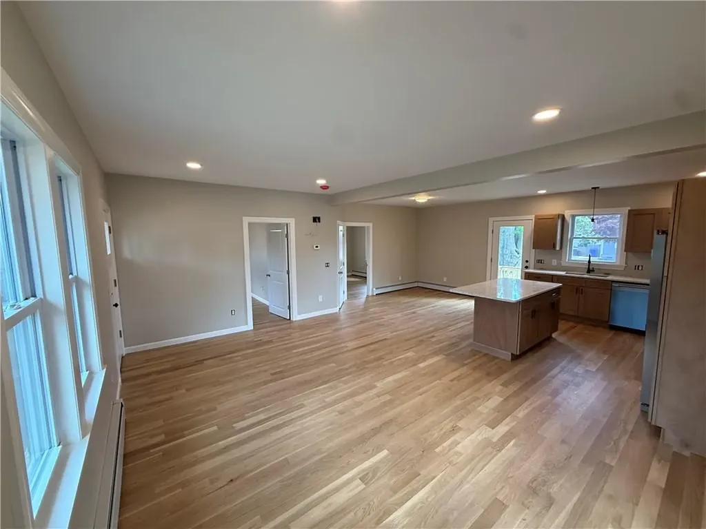 63 Shore Road East Providence RI 02915