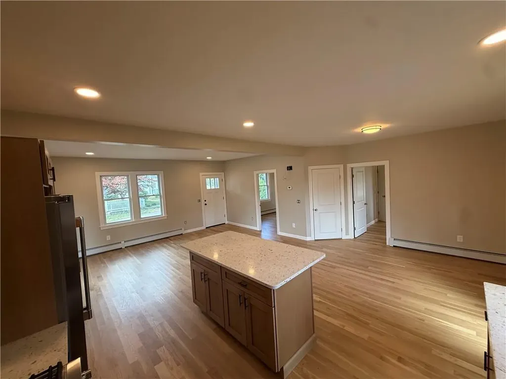 63 Shore Road East Providence RI 02915