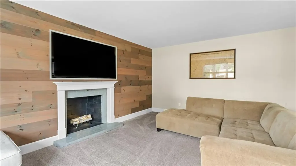 63 Heroux Boulevard Cumberland RI 02864