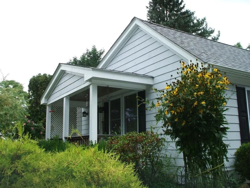 82 Narragansett Avenue West Avenue South Kingstown RI 02879
