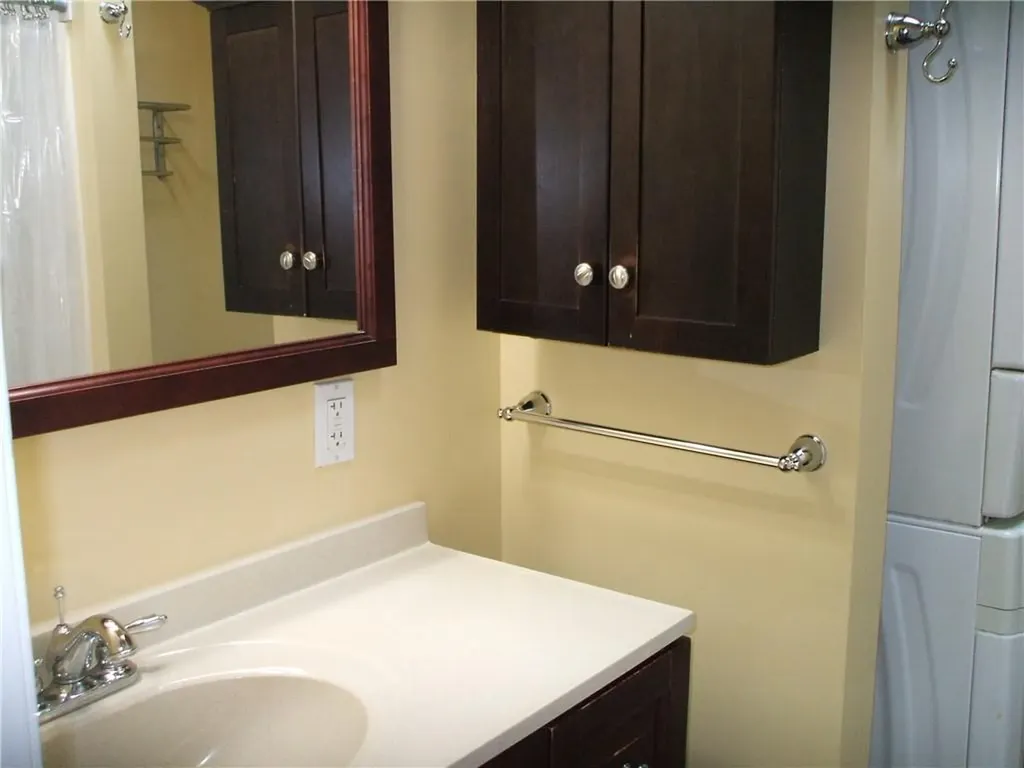 82 Narragansett Avenue West Avenue South Kingstown RI 02879