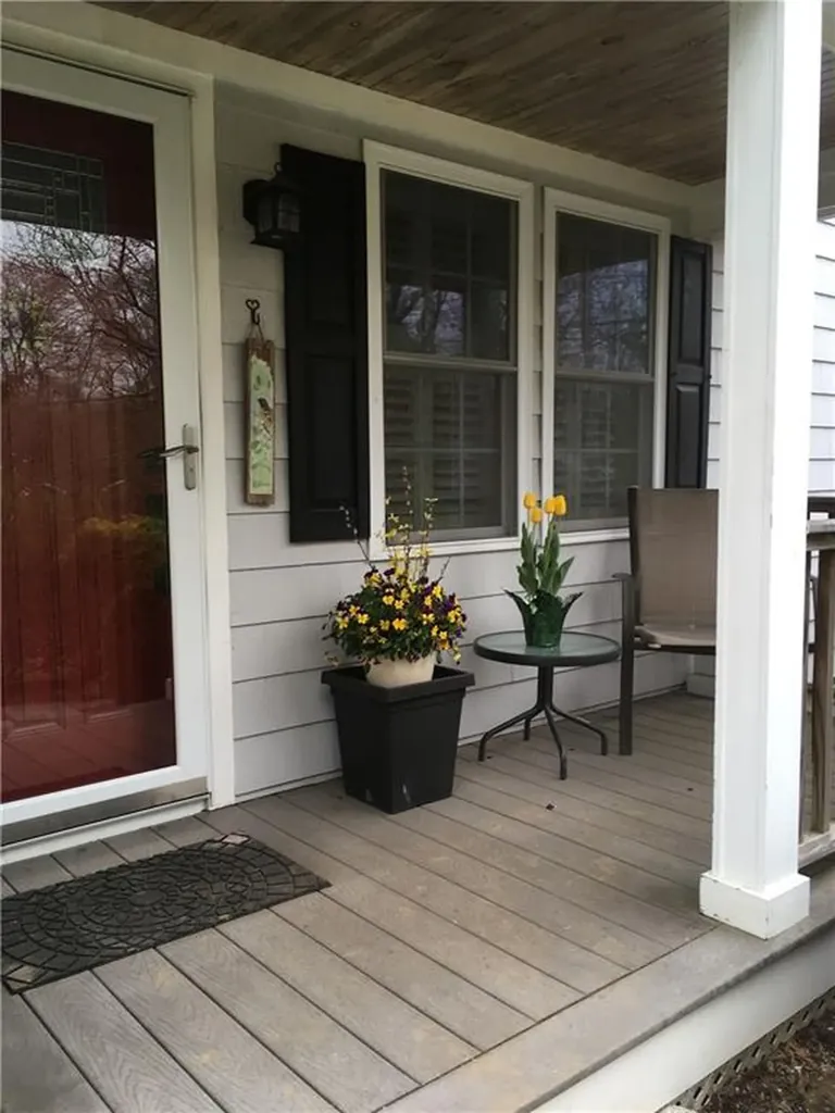 82 Narragansett Avenue West Avenue South Kingstown RI 02879