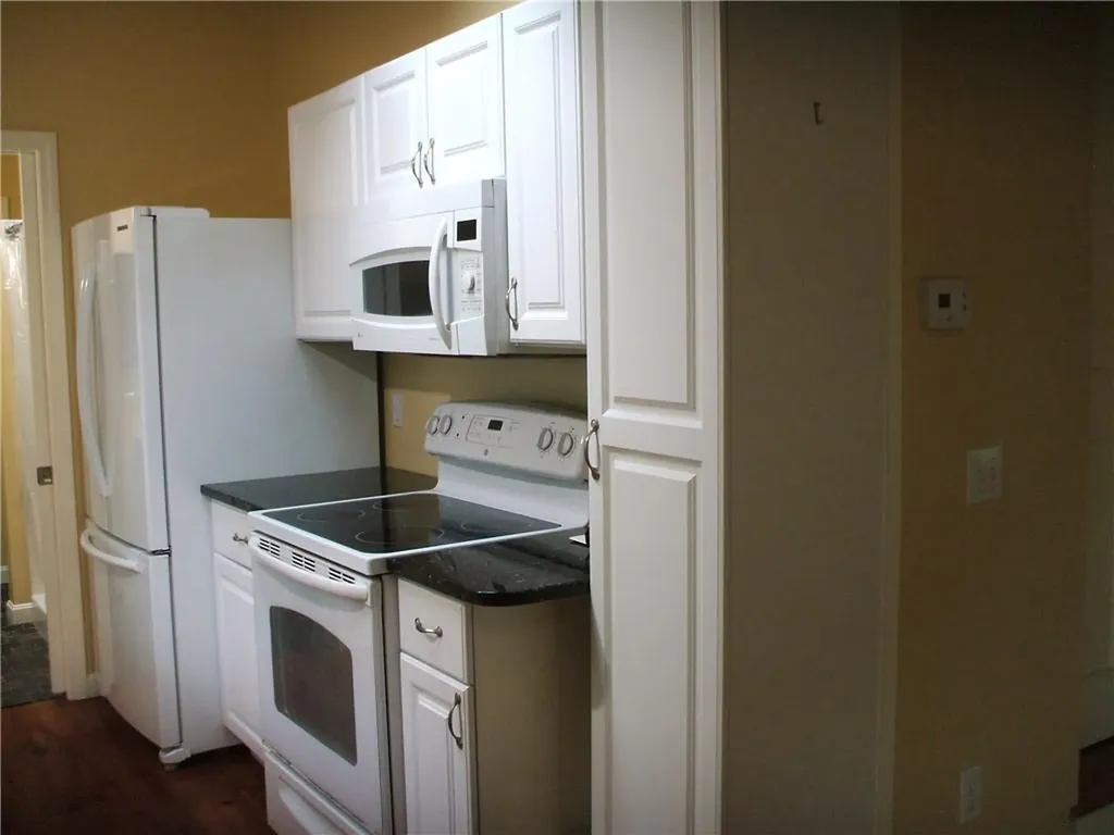 82 Narragansett Avenue West Avenue South Kingstown RI 02879
