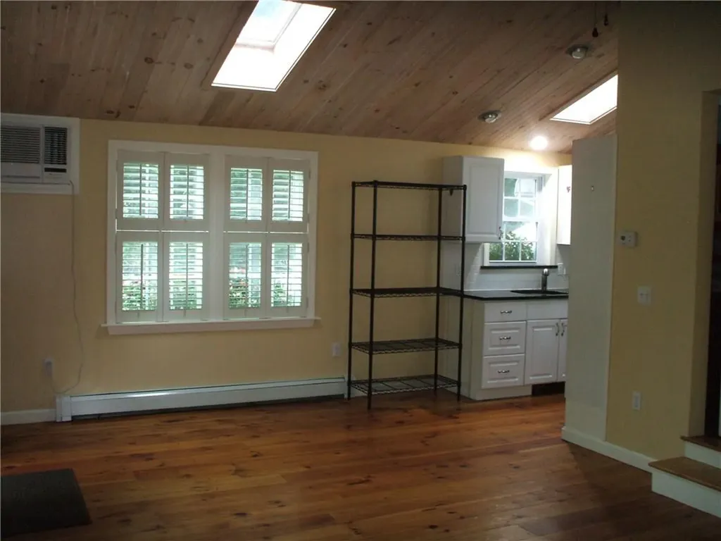82 Narragansett Avenue West Avenue South Kingstown RI 02879