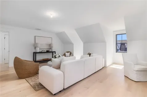 5 Lookout Lane Portsmouth RI 02871