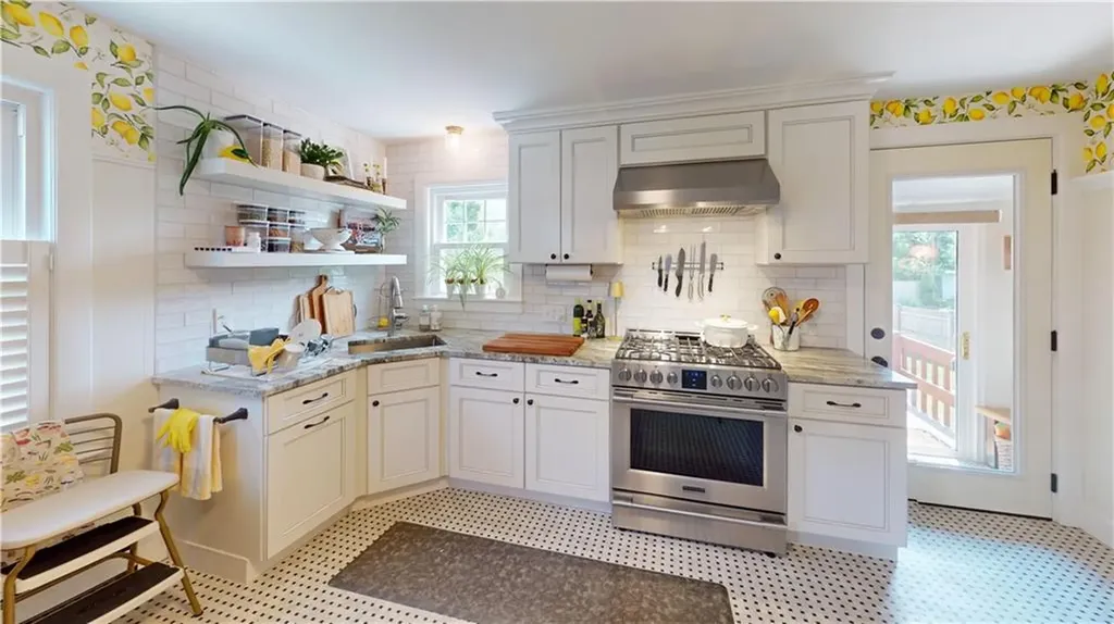 32 South Fair Street Warwick RI 02888