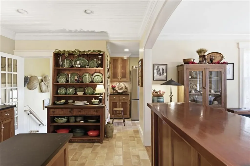 6 Brooks Avenue Newport RI 02840
