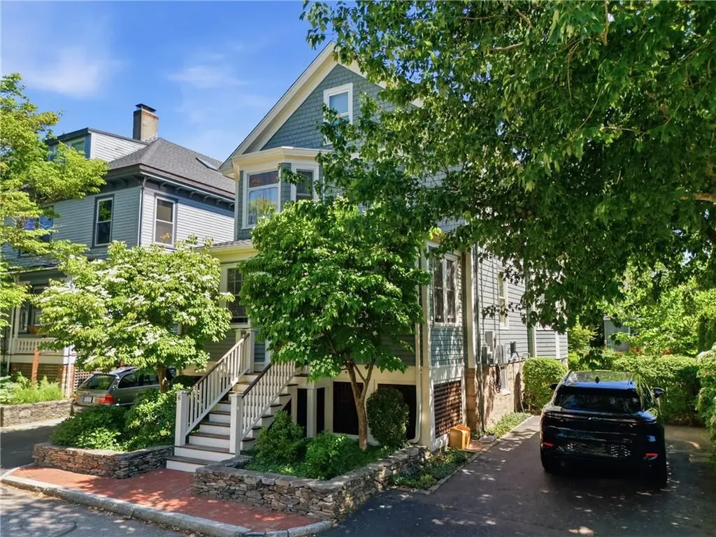 6 Brooks Avenue Newport RI 02840