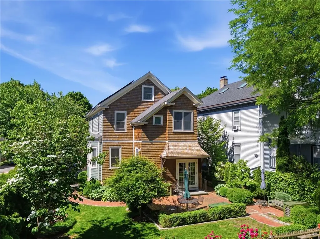 6 Brooks Avenue Newport RI 02840