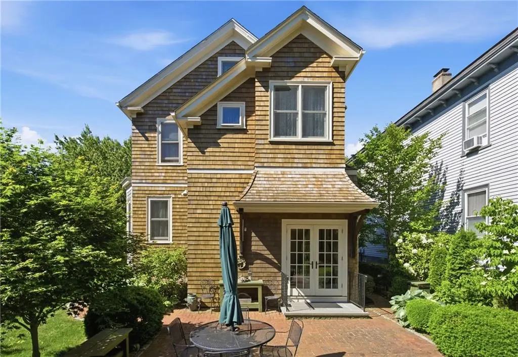 6 Brooks Avenue Newport RI 02840