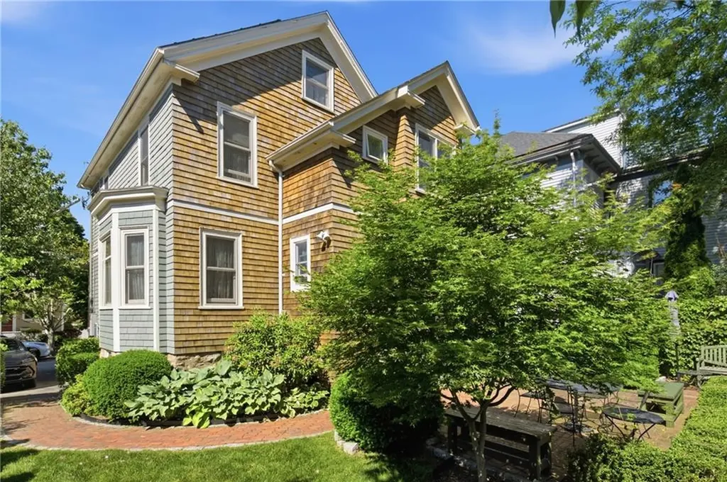 6 Brooks Avenue Newport RI 02840