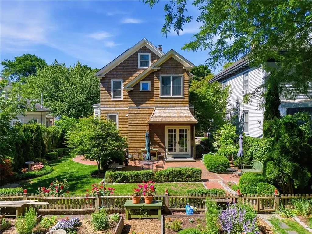 6 Brooks Avenue Newport RI 02840