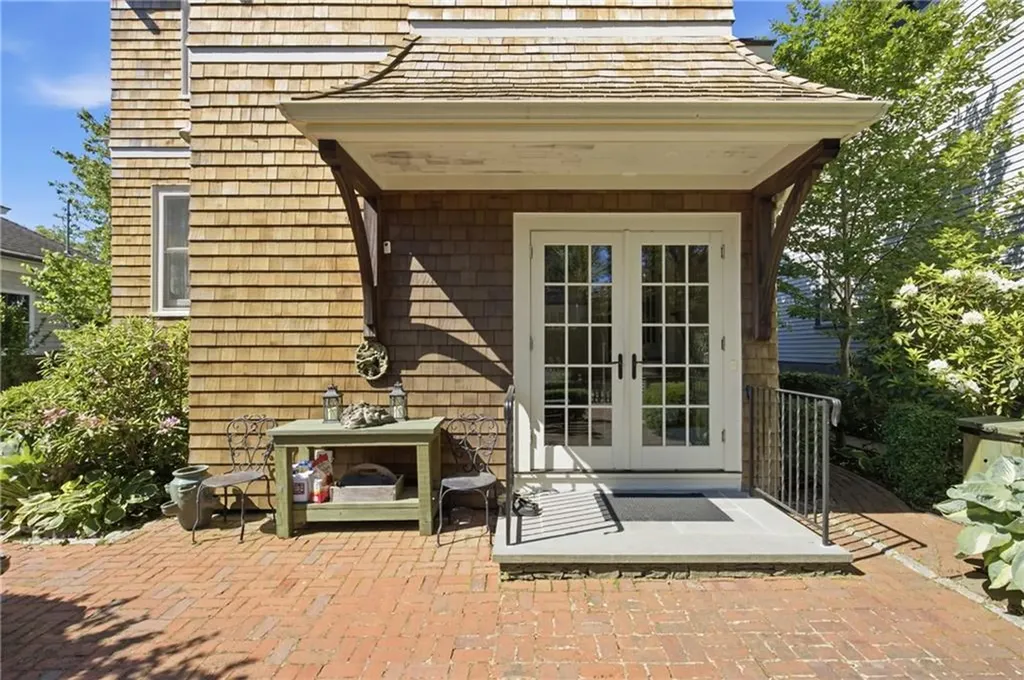 6 Brooks Avenue Newport RI 02840