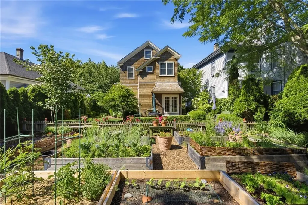 6 Brooks Avenue Newport RI 02840