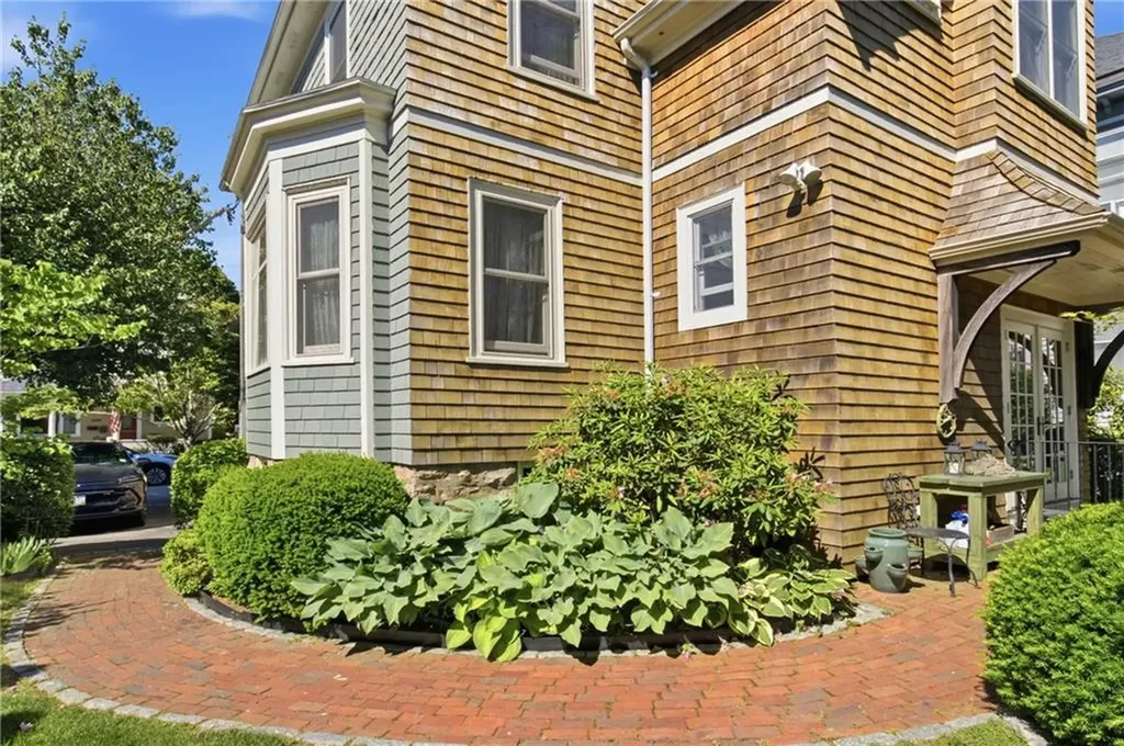 6 Brooks Avenue Newport RI 02840