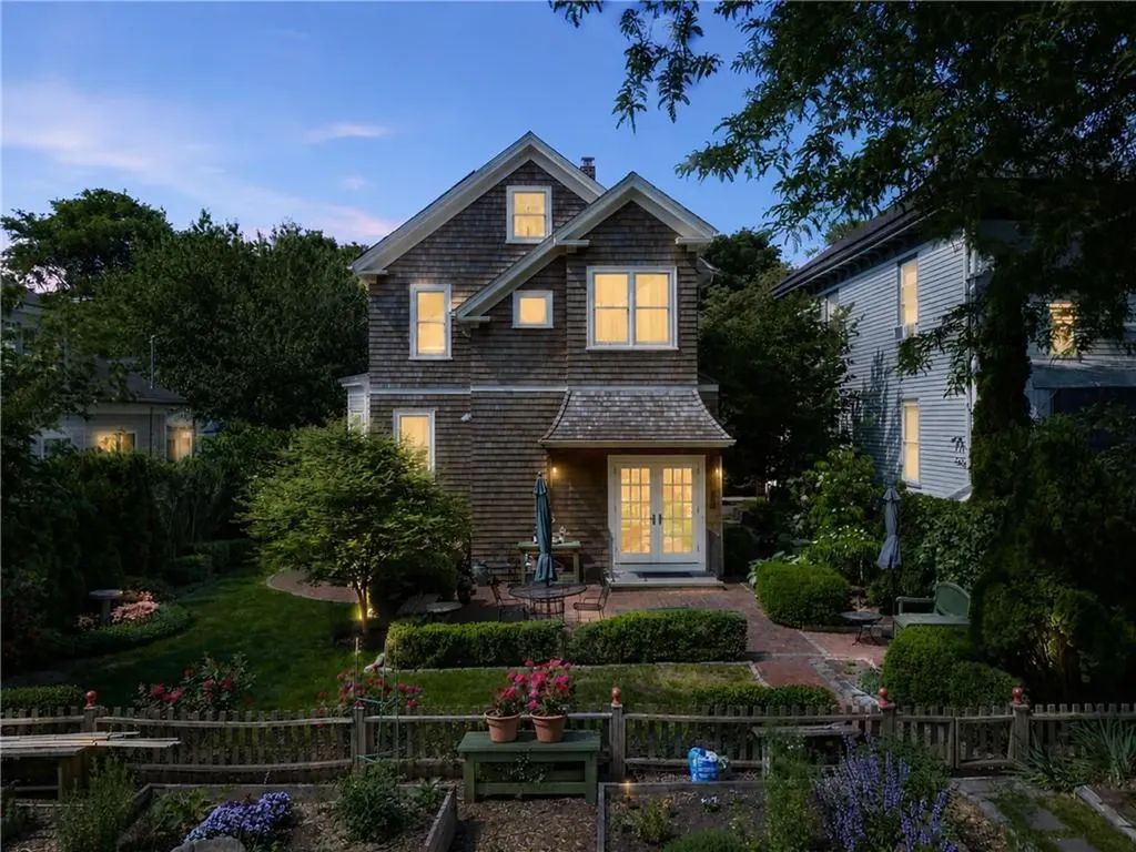 6 Brooks Avenue Newport RI 02840