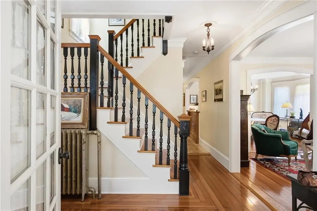6 Brooks Avenue Newport RI 02840