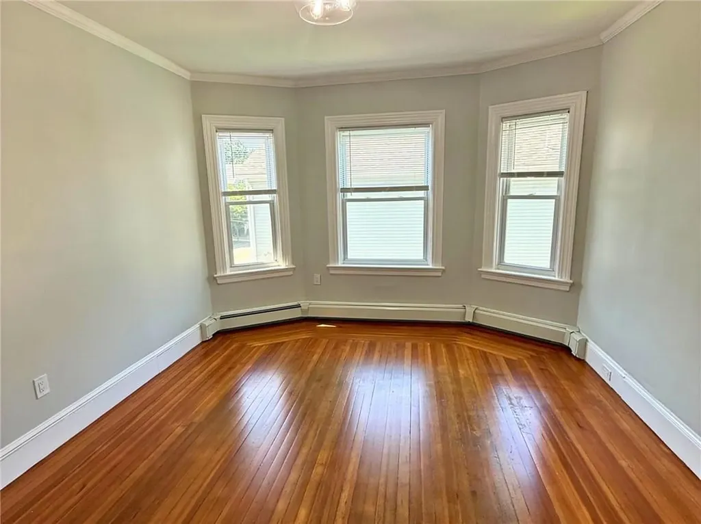 104 Oakland Avenue Providence RI 02908
