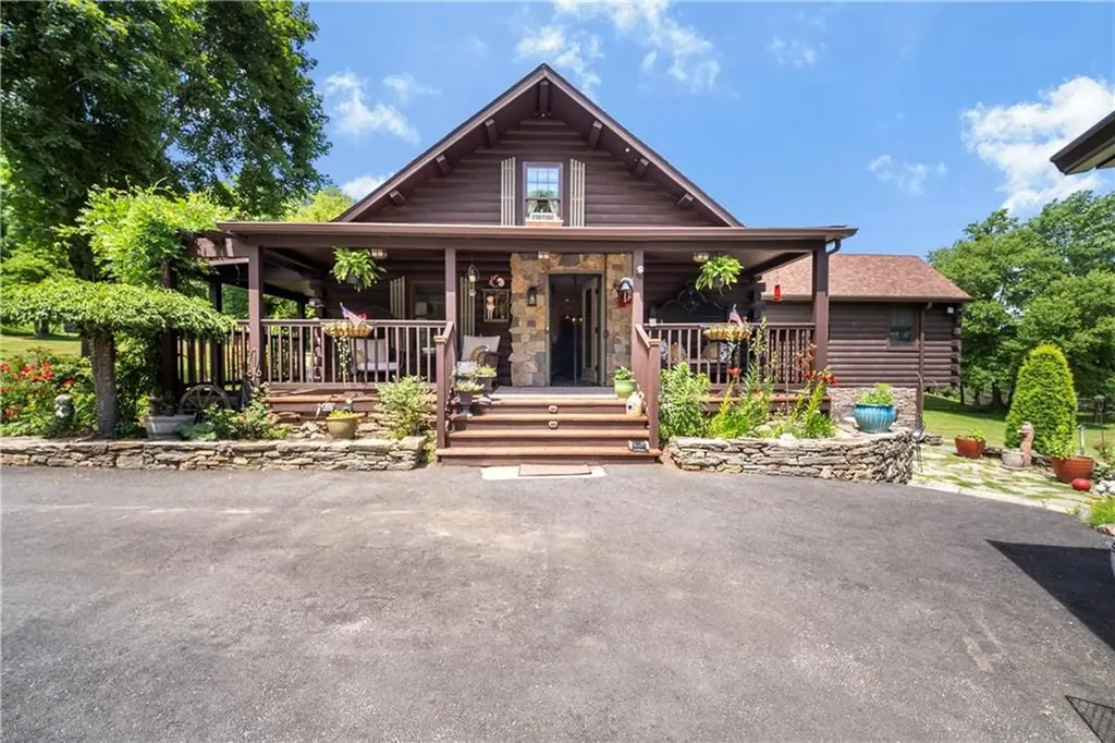 84 Dark Lantern Hill Road Killingly CT 06239