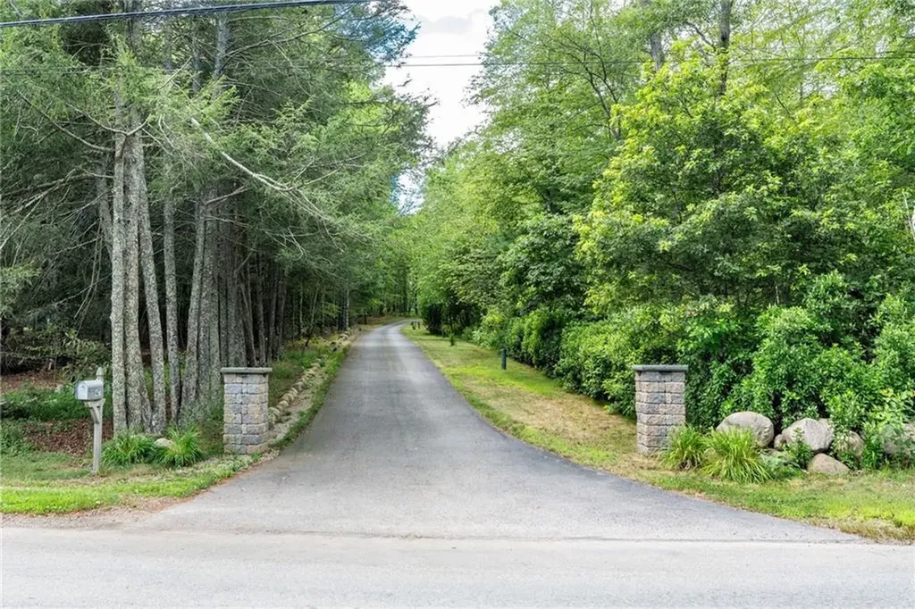 147 Woodville Alton Road Hopkinton RI 02832